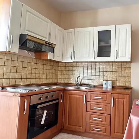 Lukas Apartmán *